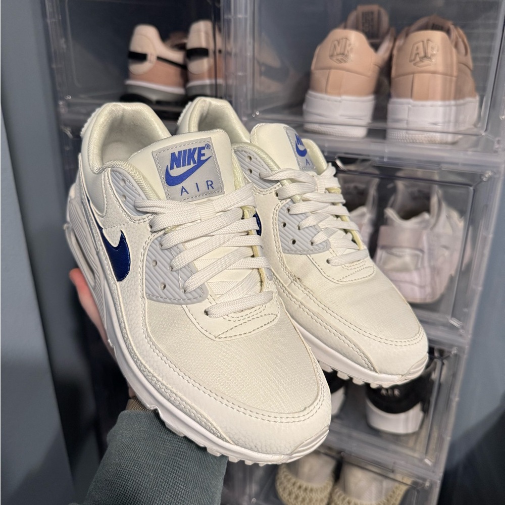 Women’s Nike Air Max size 8 gently worn and box kept